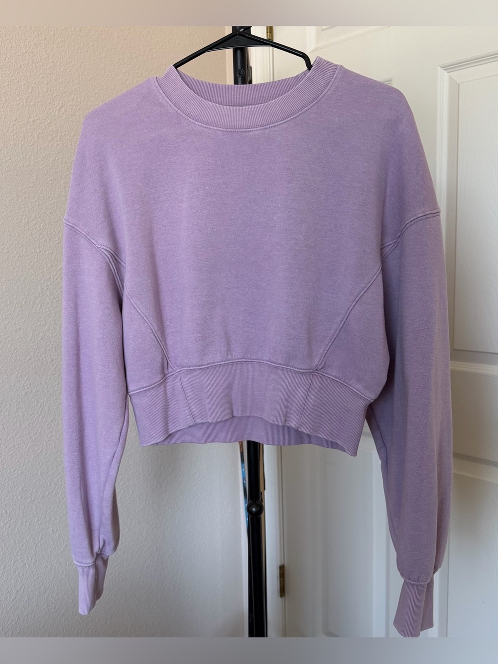 Wild Fable women’s medium light purple cropped sweatshirt casual academia preppy